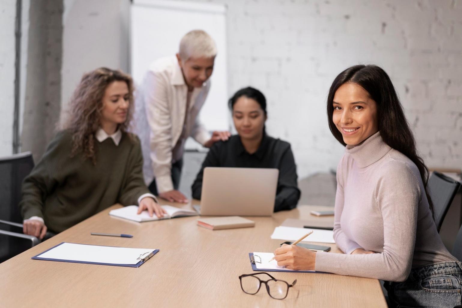 Современная студия звукозаписи с профессиональным оборудованием